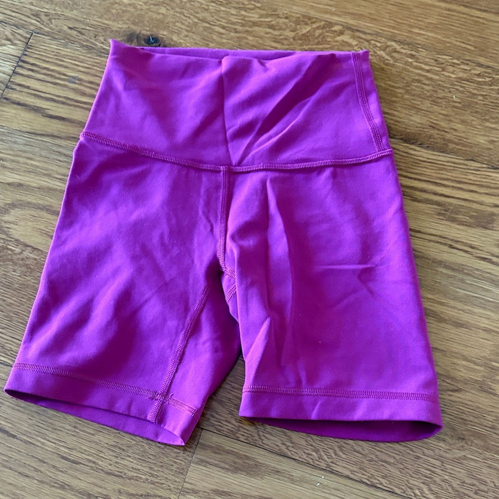 Lululemon Wunder train high rise short 6” size 2